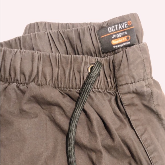 Get your hands on these extremely sporty joggers from octave. - Picture 3 of 3